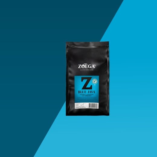 bild på kaffepaket med blå bakgrund 