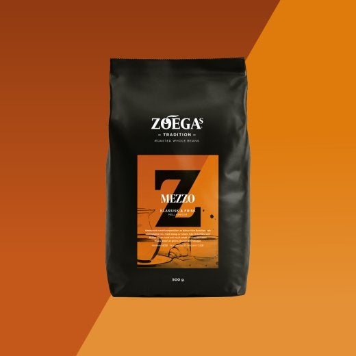 bild av ett paketkaffe med orange bakgrund 