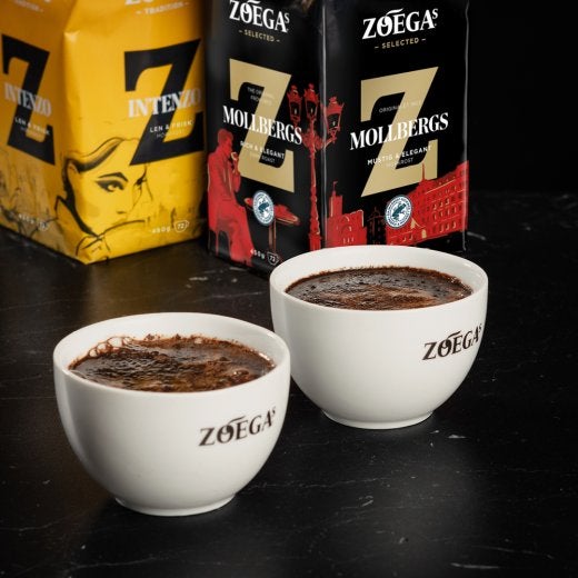 två koppningskoppar med kaffe